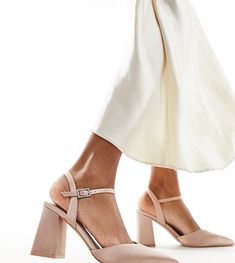 Skor från Be Mine Endast hos ASOS Justerbar ankelrem Utsmyckat spännfäste Något spetsig tå Hög blockklack Chic Cream Heels For Gala, Chic Champagne Heels For Gala, Elegant Spring Heels, Champagne Heels For Wedding Guest, Elegant Beige Heels For Party, Chic Champagne Heels For Formal Occasions, Elegant Beige Evening Heels, Chic Champagne Heels With Block Heel, Elegant Fitted Heels For Wedding Guest