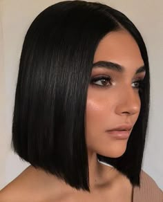 Edgy Haircuts, Short Hairstyles For Thick Hair, Short Straight Hair, Trending Hairstyles, Short Hair Haircuts, Cortes De Cabello, Bob Cut, Aesthetic Hair, Model Hair