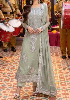 Laurel Green Color, Velvet Anarkali, Velvet Kurti, Organza Kurti, Batik Print Dress, Laurel Green, Indian Anarkali, Asim Jofa, Velvet Shawl