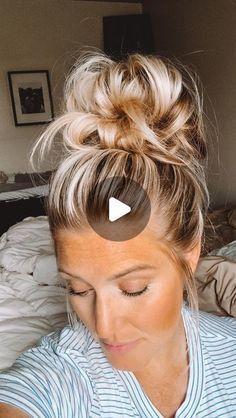 Dressy Messy Bun, How To Tie A Messy Bun, Messy Bun For Straight Hair, How To Messy Bun Long Hair, Easy Messy Updos For Long Hair, Messy Bun Thick Hair Tutorial, How To Make A Messy Bun With Long Hair, How To Do The Perfect Messy Bun, Short Hair Buns Messy