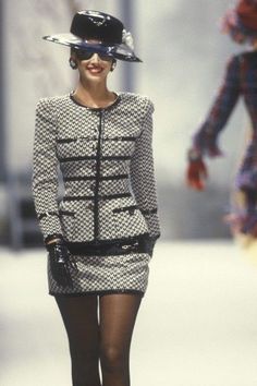 Chanel Fall 1991, Coco Chanel Fashion, Original Supermodels, Chanel Jacket, Chanel Couture, Chanel Haute Couture, 1990s Fashion