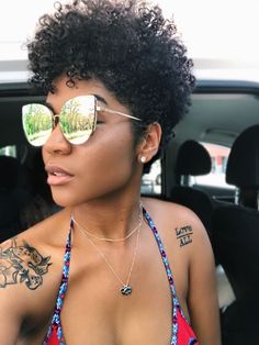 Style + tattoos = class Natural Hair With Undercut, Hair With Undercut, Pixie Color, Androgynous Haircut, Short Natural Hair, Cold Summer