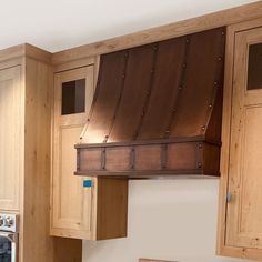 rustic slope copper range hood Copper Vent Hood Kitchen, Cabinet Color Combinations, Copper Hood Vent, Copper Kitchen Hood, Kitchen Cabinets Color Combination, Kitchen Cabinet Color, Kitchen Hood Design, Kitchen Cabinet Color Ideas, Copper Range