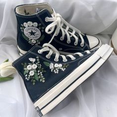 Embroidered converse/Converse Custom Flower Embroidery Boty Converse, Converse Embroidery, Cute Converse Shoes, Bridal Converse, Embroidered Converse, Cute Converse, Converse Custom, Wedding Converse, Preppy Shoes