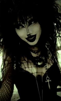 Pretty Goth Girl, Goth Makeup Looks, Trad Goth Makeup, Goth Eye Makeup, Gothic People, Goth Fits, Goth Subculture, Goth Hair, Alt Makeup