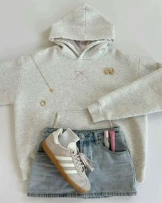 Comfy Cute School Outfits, Cute Neutral Outfits, Class Fits, Clean Outfit, Girly Fits, Neutral Outfits, Pinterest Style, Preppy Lifestyle, Outfit Layout