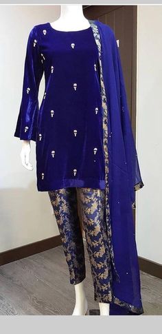 Welwet Suit Design Pakistani, Valvat Dresses Simple, Welwet Suit Design, Welwet Dress, Pakistani Formal Dresses, Velvet Dress Designs, Stylish Short Dresses, Velvet Dresses