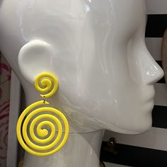 Love This Earring!! These Yellow Swirl Statement Earrings Are Just Fun! We Uncovered These From A Box In Our Warehouse That Was From Our Wearable Art Gallery In The ‘80s. We Showcased 100s Of Talented Studios And Individual Designers But Unfortunately I Do Not Remember Who These Are Designed By. They Are Very Lightweight Because The Material Is Sought Of Rubbery. Very Cool One Of A Kind Vintage Earrings. Funky Retro Vibe Approx 3.5” Length Surgical Steel Posts Vintage Pink Bag Trendy Spiral Earrings For Party, Hypnotize Me, Earrings Funky, 80s Earrings, Funky Earrings, Swirl Earrings, Eye Wear, Vintage Yellow, Retro Vibe