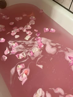 Romantic Bath Ideas, Romantic Bath, Lady Aphrodite, Aesthetic Bath, Aphrodite Aesthetic, Bath Aesthetic, Care For Yourself, Pink Baths, Rose Bath