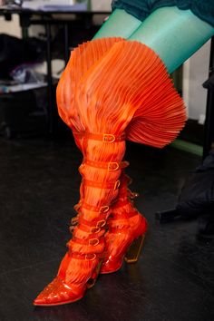 Jean Paul Gaultier at Couture Spring 2019 - Backstage Runway Photos Artistic Fashion Style, Orange Couture, Jean Paul Gaultier Couture, Gaultier Couture, Orange Boots, Fashion Show Backstage, Hussein Chalayan, Mode Shoes, Julien Macdonald