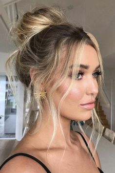 Hairstyles For Medium Length Hair Easy, Gold Beauty, Beauty Oil, Beauty Inspo, Nails Makeup, Hair Nails, Liquid Gold, Formal Hairstyles, Split Ends