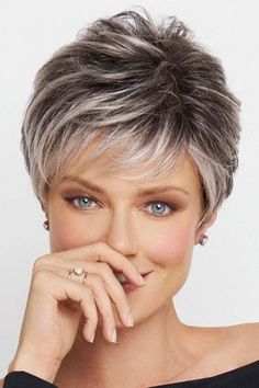 Blond Cenușiu, Short Side Bangs, Raquel Welch Wigs, Monofilament Wigs, Short Grey Hair, Raquel Welch, Side Bangs