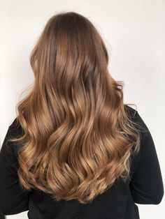 Golden Caramel Brown Hair, Haircut Straight Across, Natural Sunkissed Brown Hair, Natural Highlights For Dark Blonde Hair, Rich Light Brown Hair Color, Natural Hair Color Ideas For Brunettes, Light Hazelnut Brown Hair, Light Bronze Hair, Honey Hair Color Caramel