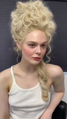 Rokoko Hairstyle, Marie Antoinette Makeup, Marie Antoinette Hair, Marie Antoinette Aesthetic, Marie Antoinette Party, Marie Antoinette Costume, Rococo Fashion, Chica Cool, Jordyn Jones