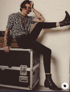 Loic Williams, Andro Fashion, Rock Style Men, Rock Star Outfit, Rock Boys, Look Grunge, Rock N Roll Style, Look Rock, Pastel Outfit