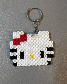 a keychain made out of legos with a cat on it's face