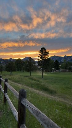 Sunset in the Mountains, sunset photography, Estes Park Colorado, US travel, travel, fence, views, meadows, green grass, pretty skies, mountains, nature Colorado Ranch Aesthetic, Colorado House Aesthetic, Colorado Aesthetic Wallpaper, Colorado Countryside, Colorado Homestead, Houses In Colorado, House In Colorado