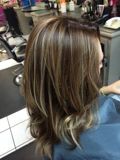 Mixed Highlights Brunettes, Subtle Chunky Highlights For Brown Hair, 2000s Highlights Hair Black, Highlights Brown Hair Chunky, Light Brown Chunky Highlights, Highlights Brown Hair 2000s, Carmel Highlights On Brown Hair Chunky, Honey Caramel Balayage, 2000s Caramel Highlights