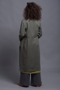 "🌿 ITEM DESCRIPTION Long Linen Jacket TOLLO with long sleeves and cuts on the sides. Fabric: 100% pure linen in middle weight - washed and softened. Color: 31 color options from the color chart (please see the pics) All Shantimama linen items come in a beautiful wrap, which makes them not only a lovely purchase but also a cool gift. 🌿 SIZING Petit, Regular, Plus Size - all our clothes come in sizes XS-3XL The model (5'3'', 162cm) is wearing size S. Please, refer to item measurements in our Ite Womens Linen Clothes, Women Linen Clothing, Linen Blazers Women, Black Abaya, Cardigan Green, Blazer Women, Linen Clothing, Linen Jackets, Hijab Fashion Inspiration