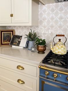 Blue stove with cream cabinets and patterned tile backsplash Mackenzie Childs Kettle, Mackenzie Childs Aesthetic, Mackenzie Childs Inspired Kitchen, Mckenzie Child’s, Mackenzie Childs Kitchen, Lauren Core, Blue Oven, Interior Design Minimal, Classy Kitchen