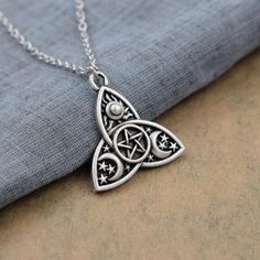 Triple Moon Goddess Triquetra Necklace - Spirit Nest Moon Goddess Jewelry, Wicca Necklace, Triquetra Necklace, Triquetra Pendant, Tattoos Infinity, Wiccan Necklace, Pentagram Necklace, Witch Necklace, Triple Moon Goddess