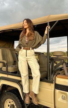 Safari Outfit Women, Moda Safari, Africa Safari Clothes, Jungle Outfit, Trekking Outfit, Trending Dress, South Africa Fashion, South Africa Safari, Safari Outfit