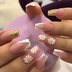 Description:  Bettycora Press on nails -length: short -Shape: coffin -Basic color: white -Element: flower -Season: Summer -coat: glossy Each set included: -24 pcs press on nails with 12 different sizes-1 sheets (24 pcs) Adhesive tap-1 manicure stick-1 nail glue-1 nail file-1 Prep pad Heart Nail Designs, Nagel Tips, Fake Nails With Glue, Packaging Paper, Ballerina Nails, Fake Nail, Stick On Nails, Nail Art Hacks, False Nail