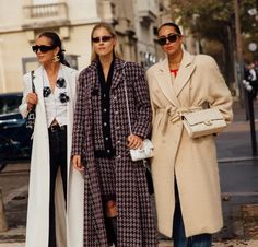 10 French Winter Fashion Must-Haves - Leonce Chenal French Wardrobe Essentials, Mantel Styling, Classic Fashion Looks, French Style Clothing, French Inspired Fashion