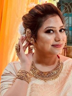 Bengali Earrings Gold, Gold Jewelry Bengali, Bengali Gold Necklace, Gold Choker Bengali Design, Bengali Bride Gold Jewellery, Bengali Jewellery, Pearl Gold Necklace Bengali, Matte Gold Jewelry, Fashion Jewelry Necklaces Gold