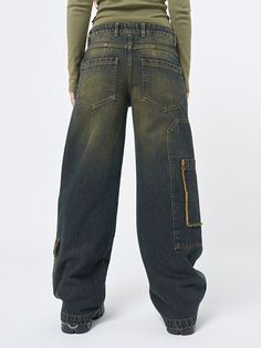 Jeans for the Majesda® is the perfect brand for those who love Streetwear Fashion. Their high-quality denim jeans are not only stylish but also durable, making them the ideal choice for anyone looking to elevate their casual look. The brand offers a wide range of fits and washes, from skinny to straight-leg and dark to light wash, ensuring that there is something for everyone. With a focus on both fashion and function, Jeans for the Majesda® is the perfect addition to any streetwear enthusiast's Grunge Men, Jeans Grunge, Vintage Tie Dye, Sweatshirt Jean Jacket, Women Cargo Pants, Fashion Queen, Outfit 90s, Streetwear Aesthetic, Y2k Clothes