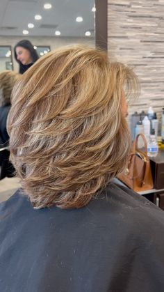 Amela Glavatovic | Texturizing ✨ • • • • • • __________________________________________________ #hairtransformation #hairtutorial #tutorial #highlights… | Instagram Layered Thick Hair Medium, Uniform Haircut, Balayage Layers, Shorthair Bangs, Feathered Hair, Love Reels