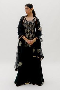 Shop for Sobariko Black Banarasi Silk Floral Brocade Kurta Set for Women Online at Aza Fashions Brocade Kurta, Kurta Set For Women, Organza Dupatta, U Neck, Kurta Set, Modern Bride, Set For Women, Aza Fashion, Three Quarter