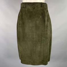 Ralph Lauren Collection Skirt In A Green Suede Fabric Featuring A Pencil Style, Below Knee Length, And Invisible Side Zipper Closure. Made In Usa.Very Good Pre-Owned Condition. Moderate Mark. Marked: Us 8 Measurements: Waist: 26.5 Inches Hip: 36 Inches Length: 22.5 Inches Sui Generis Reference: 131249 Category: Skirt More Details Brand: Ralph Lauren Gender: Female Size: 8 Color: Green Material: Suede Style: Pencil Skirt Length: Below Knee Age Group: Adult Sui Generis Designer Consignment Is An A Style Pencil Skirt, Suede Style, Knee Skirt, Ralph Lauren Green, Knee Skirts, Suede Fashion, Lauren Green, Ralph Lauren Collection, Suede Fabric