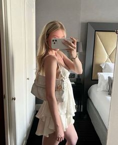 Routines Aesthetic, Skylar White, Good Dress, White Aesthetic, Pretty Outfits, Style Guides, A Woman, Fashion Inspo