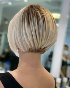 Stacked Haircuts, Chin Length Hair, Bob Haircut For Fine Hair, Edgy Short Hair, Bob Hairstyles For Fine Hair, Short Bob Haircuts