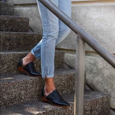 Black Leather Classic Loafer. Worn Only Once (For About An Hour) In An Attempt To Break Them In.. But Decided I’d Rather Not Break Them In. Nisolo Shoes, Sarah H, Huarache Sandals, Heel Caps, Women Oxford Shoes, Emma Watson, Rubber Heels, French Style, Leather Heels