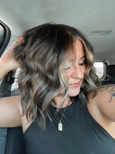 Dimensional Brunette Hair Color, Burnette For Fall 2023, Short Dimensional Brunette, Sunkissed Hair Brunette Short, Hair Color Wavy Hair, Fall Hair Short, Dimensional Brunette Short Hair, Hair Extensions Brunette, Dimensional Brown Hair