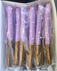 Lilac , lavender , light purple wedding or birthday cake pops chocolate covered pretzels 🥨 Purple Chocolate Covered Pretzels, Light Purple Wedding, Purple Sweet 16, Lila Party, Sweet 16 Party Decorations, Butterfly Baby Shower Theme, Sweet Sixteen Birthday Party Ideas