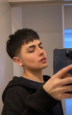 20.12.22 Taper Fade Pelo Corto, Long Caesar Haircut, Messy Short Hair Men, Cortes De Cabello Corto Hombre, Boy Haircut Short, Gay Hairstyles, Haircut Men Short, Haircut Aesthetic, Crew Cut Hair