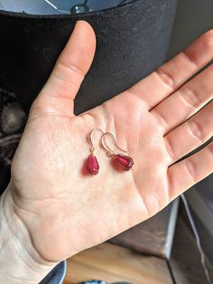 Juicy red pomegranate seed earrings 🍎 Aside from being one of the most nutritionally and antioxidant packed foods on the planet, pomegranates are highly symbolic Pomegranates symbolize fertility, fruitfulness, and prosperity. Biblically, they were a decoration to signify the sweetness of heaven, as well as adorned on the attire of the high priest 🙏🏼 These are pomegranate seed earrings. Each seed is handblown glass, and is anatomically correct. It is a deep red hue, and very translucent in the Twig Jewelry, Pomegranate Necklace, Branch Necklace, Fruit Jewelry, Red Pomegranate, Fruit Earrings, Beautiful Fruits, Pomegranate Seeds, Tree Of Life Necklace