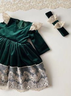 Christmas Dress Toddler Green Velvet Dress Emerald Green - Etsy Green Velvet Dress Kids, Christmas Dress Toddler, Baby Girl Christmas Dress, Girl Christmas Outfit, Kids Holiday Outfits, Dress Emerald Green, Toddler Christmas Dress, Emerald Green Dress, Holiday Kids