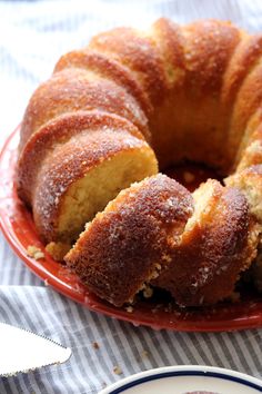 a bundt cake sitting on top of a red plate