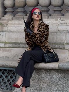 leopard print, leopard print fur coat, leopard print aesthetics, leopard print inspo, fur coat, business inspo Looks Street Style, Print Coat, Coat Outfits, Feminine Outfit, Looks Style, Looks Vintage