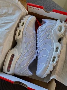 Tns Nike, Airpod Pro 2, Nike Clothes Mens, Airpod Max, Trendy Shoes Sneakers, Pretty Shoes Sneakers, Nike Tn, Fashion Shoes Heels, All Nike Shoes