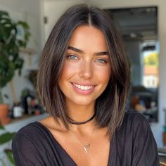 Fine Hair Bob Round Faces, Bob Straight Haircut, Womens Short Straight Hair, Mid Length Bob Straight Hair, Chocolate Brown Hair Short Bob, Mid Bob Straight Hair, Medium Bob Brown Hair, Short Hair Women Fine Hair, Short Hair Cuts For Straight Hair Woman