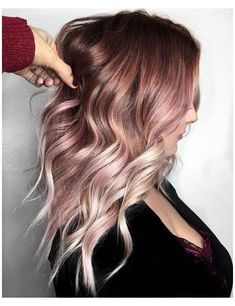 Courtney Swan Hair, Best Hair Color For 2023, Fun Professional Hair Color, Short Hair Color Ideas 2023, Fun Hair Colour Ideas, Current Hair Color Trends 2023, Red Shadow Root Blonde, Rose Gold And Blonde Hair, Burgundy Blonde Balayage