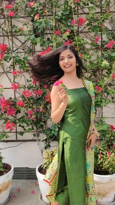 Suit With Fulkari Dupatta, Green Silk Fabric, Sleeveless Kurti, Pakistani Dresses Party, Diwali Photography, Sharara Designs, Simple Frock Design