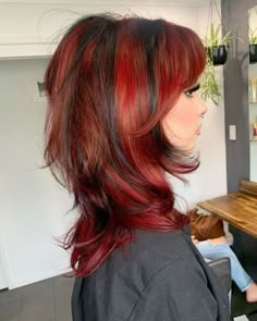 Dark Brown With Red Streaks, Shag With Red Highlights, Black Highlights In Red Hair, Hair Dye Ideas For Layered Hair, Red Hair W Black Highlights, Red Dyed Hair Ideas For Brunettes, Dyed Hair With Layers, Red Hair With White Underneath, Chunky Red Highlights On Brown Hair