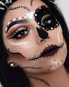 Halloween Costume Ideas For Work, Beautiful Halloween Makeup, Halloween Makeup Sugar Skull, Makeup Clown, Halloween Makeup Clown, Halloween Make-up Looks, Sugar Skull Halloween, Halloween Costumes For 3, Halloween Makeup Pretty