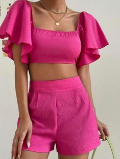 Pink Sets Outfit, Look Short Rosa, Cropped Rosa Pink, Hot Pink Dress Outfit Casual, Pink Short Outfits, Short Fucsia, Hot Pink Clothes, Pink Dress Outfit Casual, Hot Pink Fits